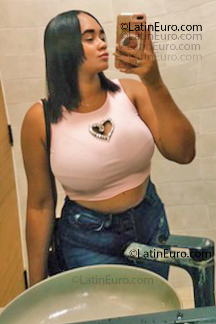 Date this happy Dominican Republic girl Natacha from Punta Cana DO55199