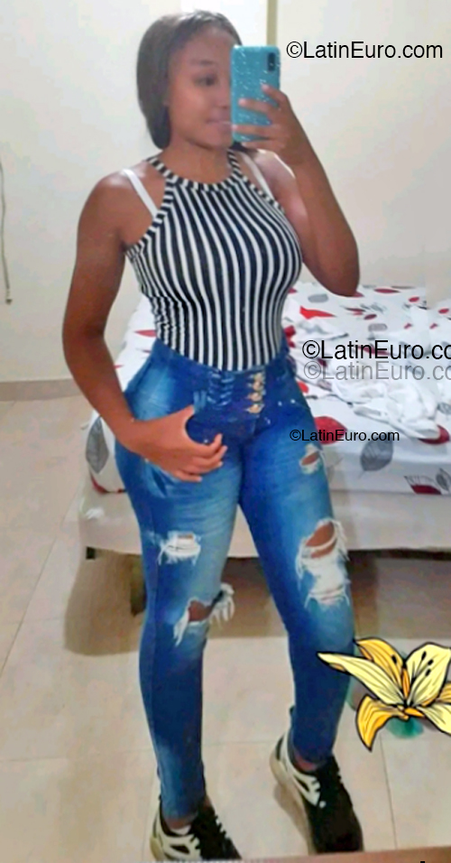 Date this sensual Colombia girl Denisse from Cali CO33388