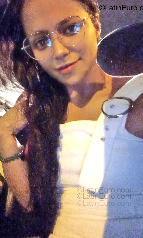 Date this cute Peru girl Daniie from Lima PE2149