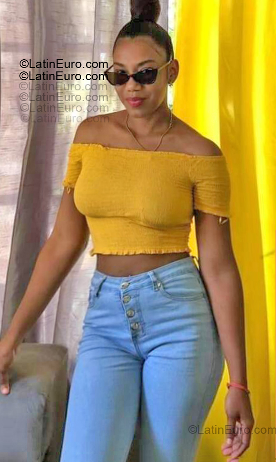 Date this stunning Dominican Republic girl Alba from Puerto Plata DO55310