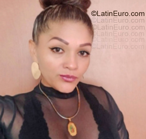 Date this stunning Colombia girl Latina from Bogota CO33441