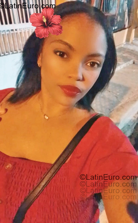 Date this charming Dominican Republic girl Claris from Santo Domingo Este DO55352