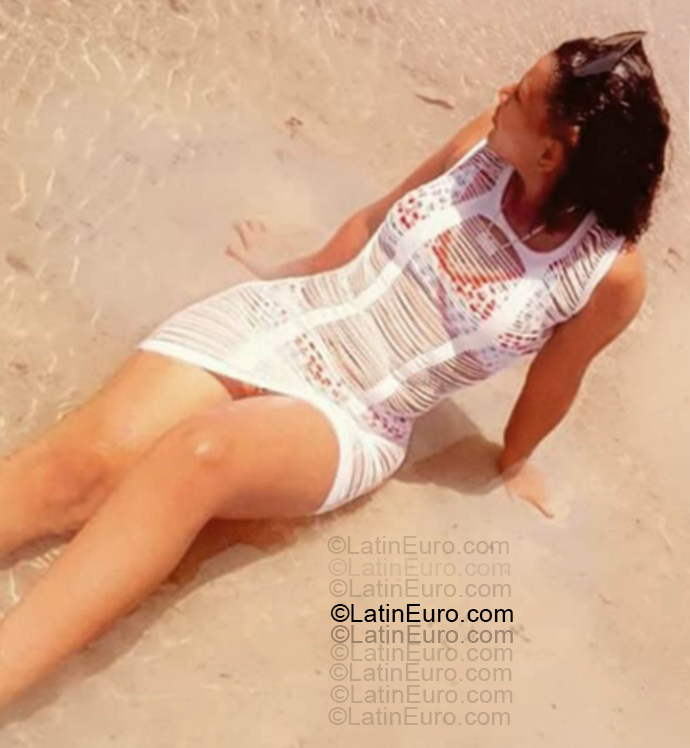 Date this attractive Dominican Republic girl Awilda from Santiago DO55368
