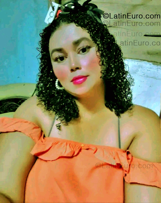 Date this sultry Colombia girl Julia from Barranquilla CO33471