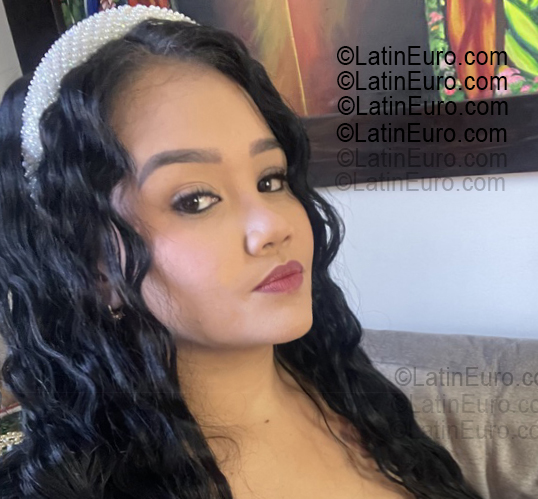 Date this hot Colombia girl Anais from Bogota CO33482