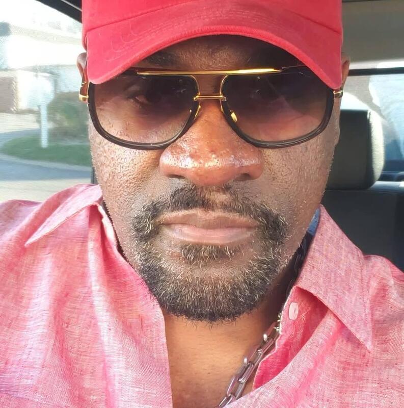 Date this foxy United States man Robert from Detroit US25192