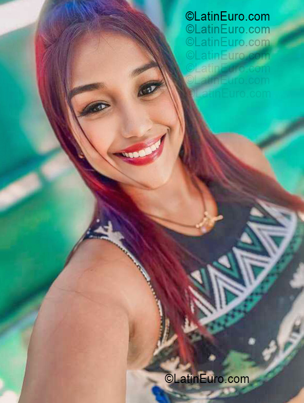 Date this voluptuous Venezuela girl Ana from Maracaibo VE5372