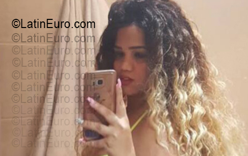 Date this stunning Dominican Republic girl Daymei from Santo Domingo DO55502