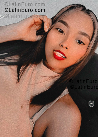 Date this voluptuous Colombia girl Yosimar from Bogota CO33513