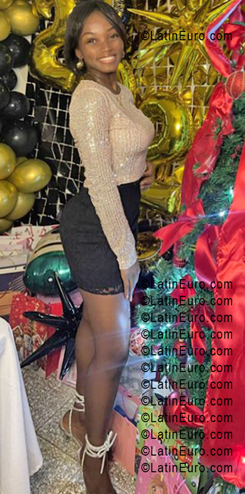 Date this funny Dominican Republic girl Yenifer from Santo Domingo DO55564