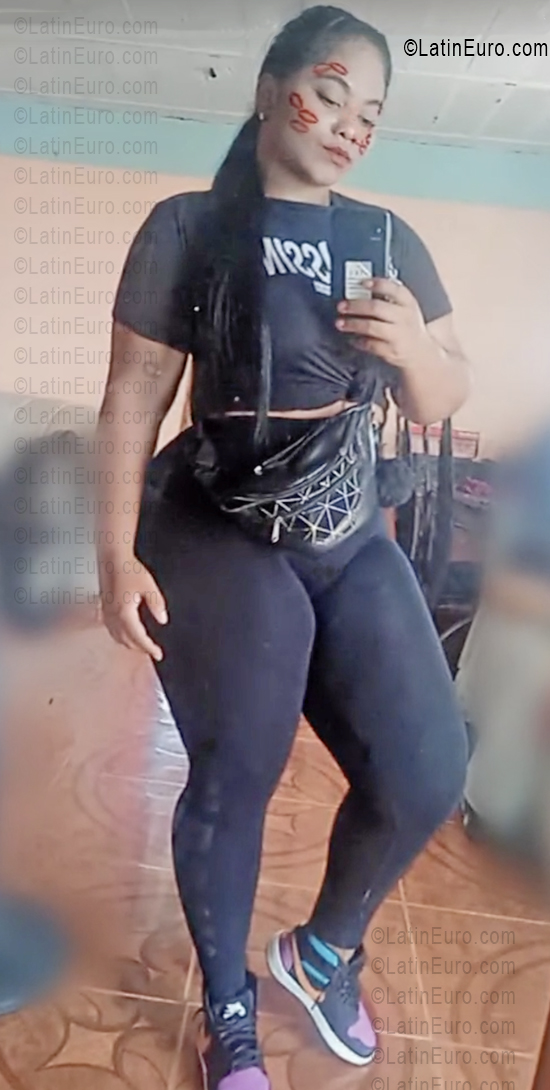 Date this young Venezuela girl Ivaneska from La Guaira VE5380