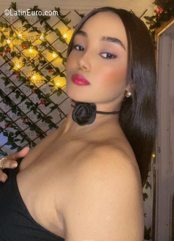 Date this lovely Dominican Republic girl Rosely from Santo Domingo DO55598