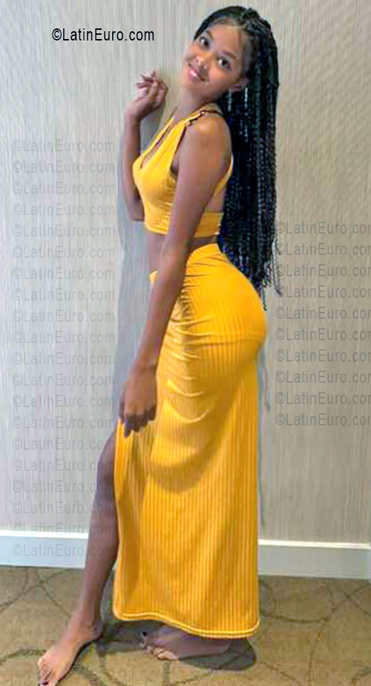 Date this passionate Dominican Republic girl Mara from Santo Domingo DO55943