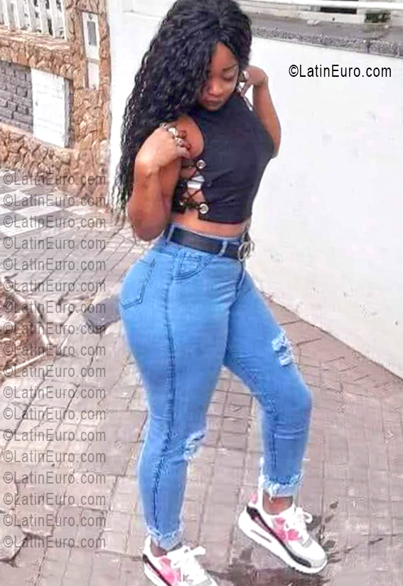 Date this sensual Dominican Republic girl Veronica from Villa Rivas DO55600