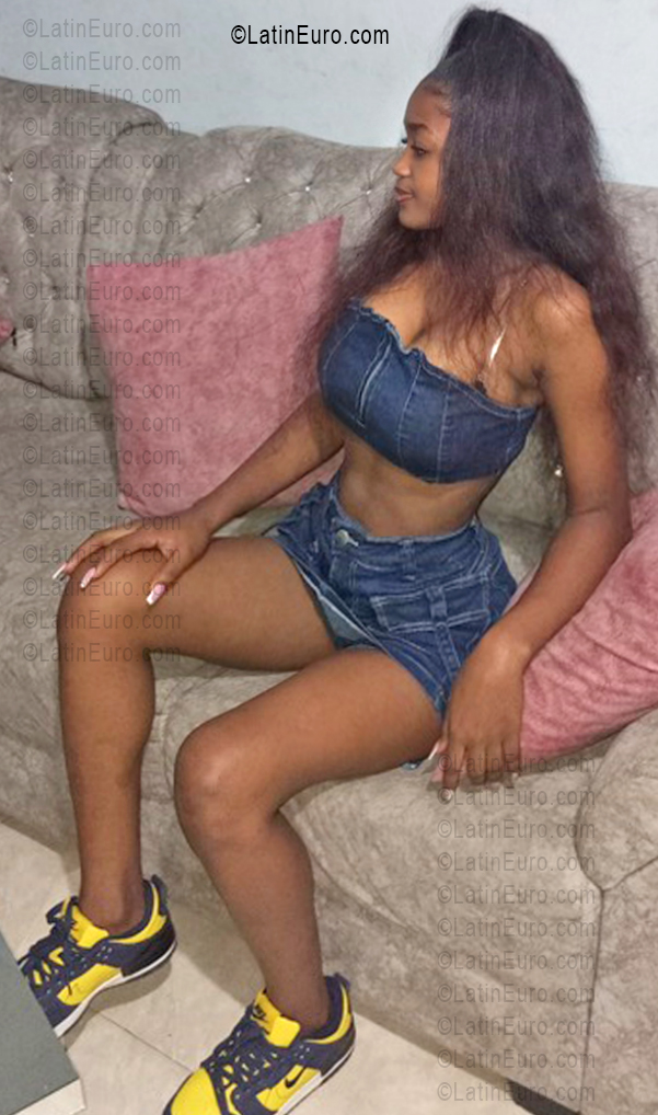 Date this exotic Colombia girl Thalia from Medellin CO33533