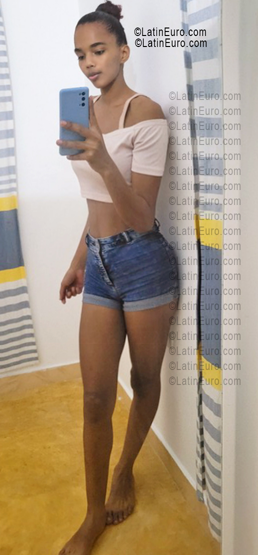 Date this funny Dominican Republic girl Anyis from La Altagracia DO55619