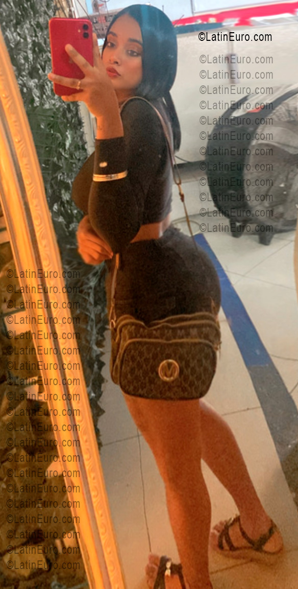 Date this funny Dominican Republic girl Gabriela from Santo Domingo DO55658