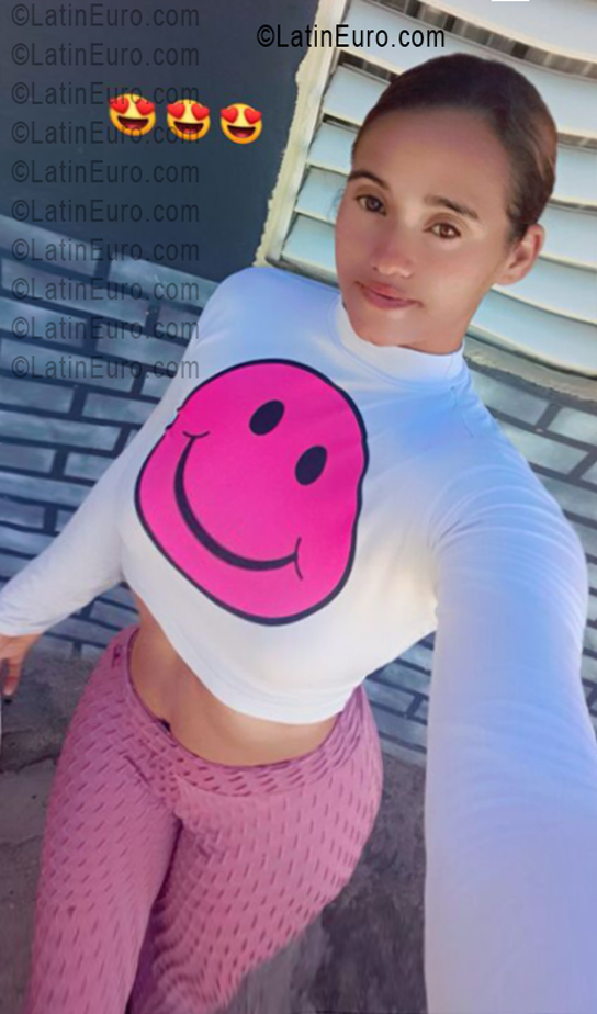Date this athletic Dominican Republic girl Santa from Gaspar Hernandez DO55701