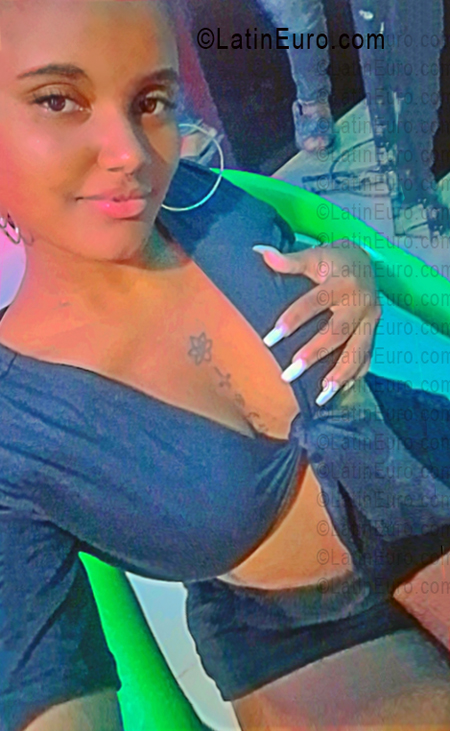 Date this sensual Dominican Republic girl Rebeca from Santo Domingo DO55743