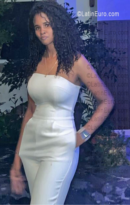 Date this foxy Dominican Republic girl Rosanna from San Rafael Del Yuma DO55800