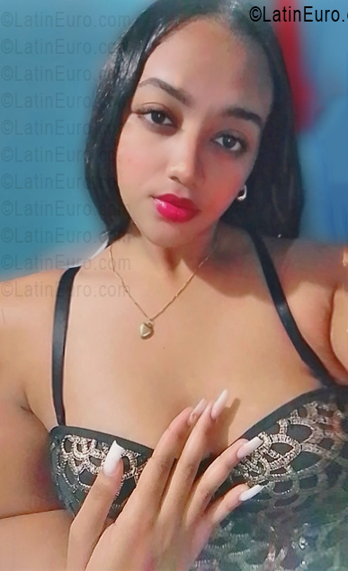 Date this athletic United States girl Delania from  US25618