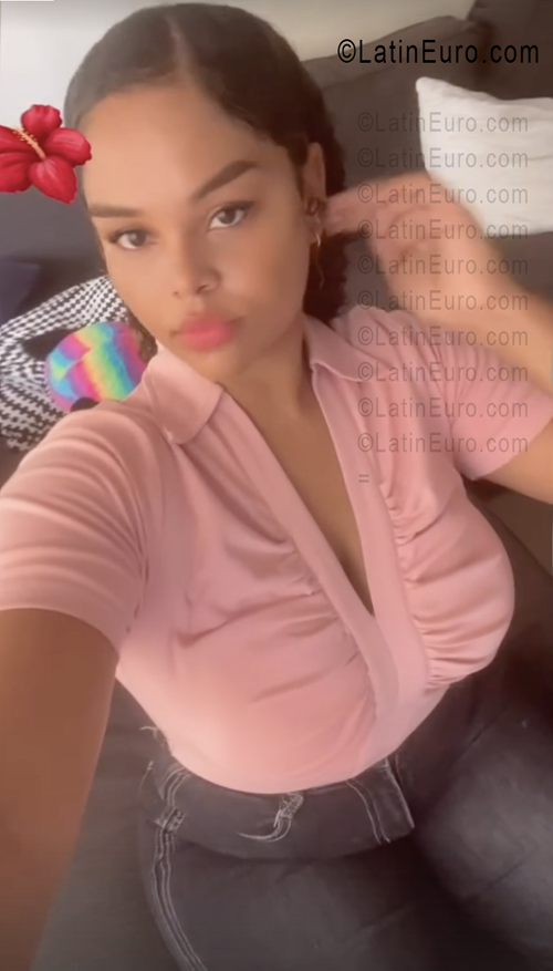 Date this georgeous Dominican Republic girl Yvette from Santo Domingo DO55856