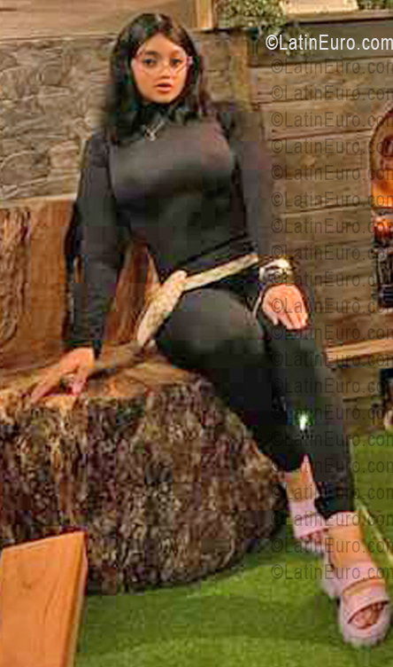 Date this good-looking Dominican Republic girl Daniela from Santo Domingo DO55901