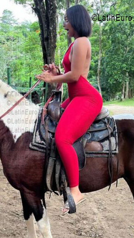 Date this lovely Dominican Republic girl Carolina from Azua DO55909