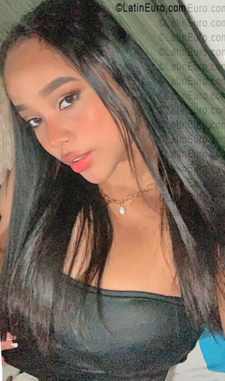 Date this hard body Colombia girl Nayeli from Cali CO33589