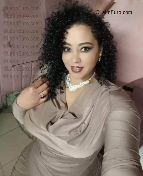 Date this stunning Dominican Republic girl Layosie from Santo Domingo DO55923