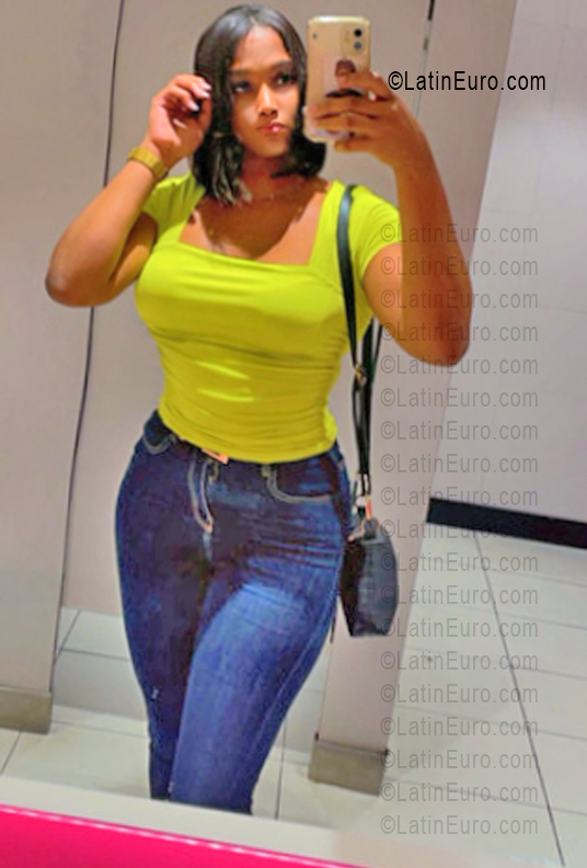 Date this attractive Dominican Republic girl Indiana from Santo Domingo DO55939