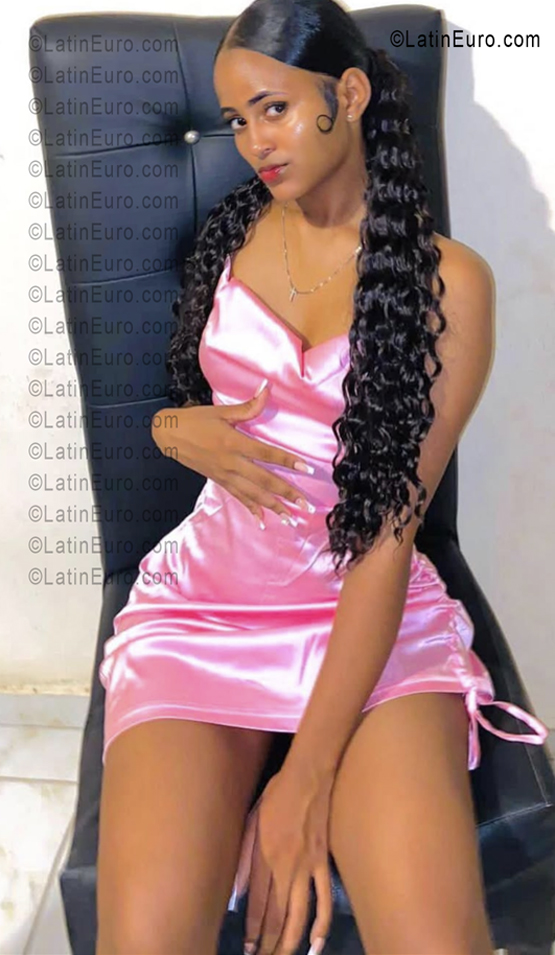 Date this foxy Dominican Republic girl Dafne from Santo Domingo DO55976