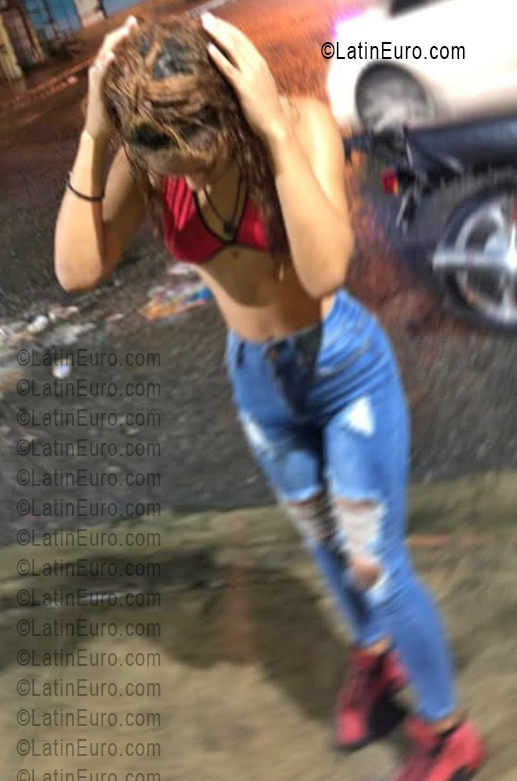 Date this hard body Dominican Republic girl La from Santo Domingo DO56035