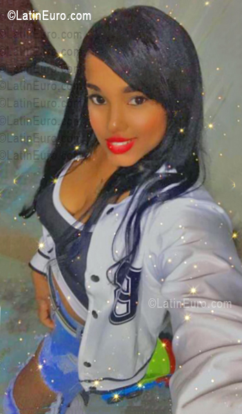 Date this sultry Dominican Republic girl Geidy from Santo Domingo DO56054