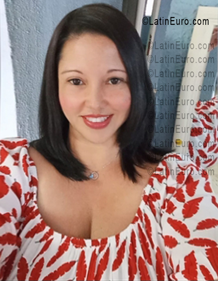 Date this foxy Panama girl Rosario from Panama PA1427