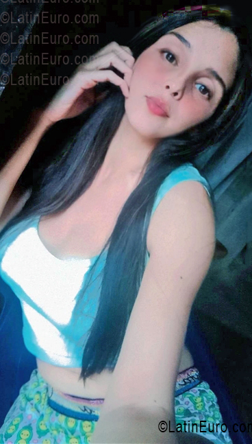 Date this voluptuous Venezuela girl Orleidys from Valencia VE5425