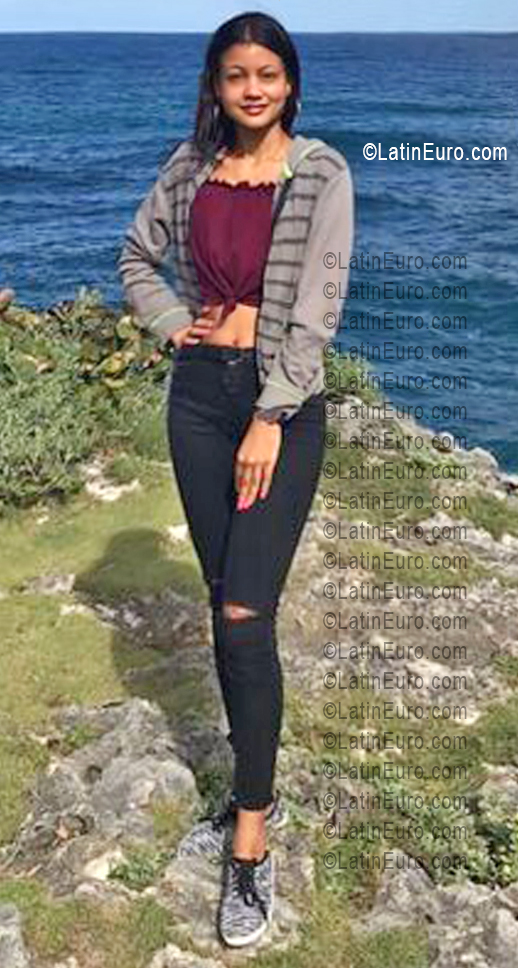 Date this lovely Dominican Republic girl Lisai from Nagua DO56098