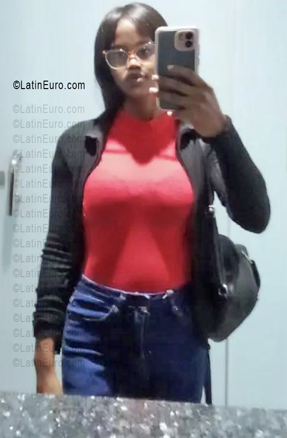 Date this hot Dominican Republic girl Neyi from Azua DO56104