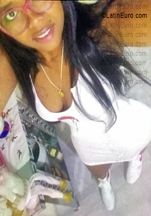 Date this fun Dominican Republic girl Naty from Santo Domingo DO56124