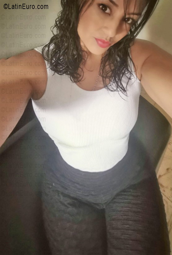 Date this gorgeous Colombia girl Ana from Cali CO33659