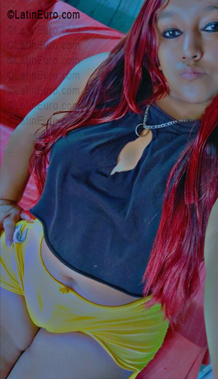 Date this georgeous El Salvador girl Yanet from San Salvador SV198