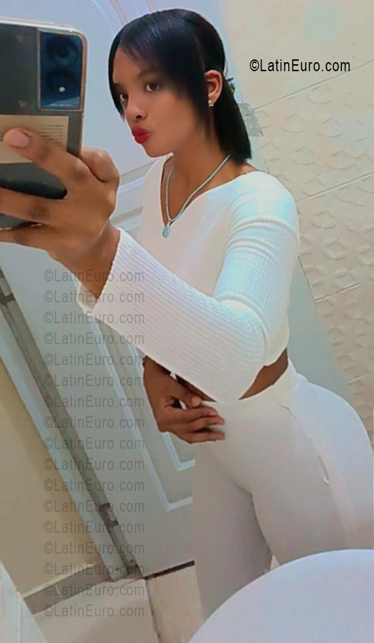 Date this athletic Dominican Republic girl Malin from Santo Domingo DO56211