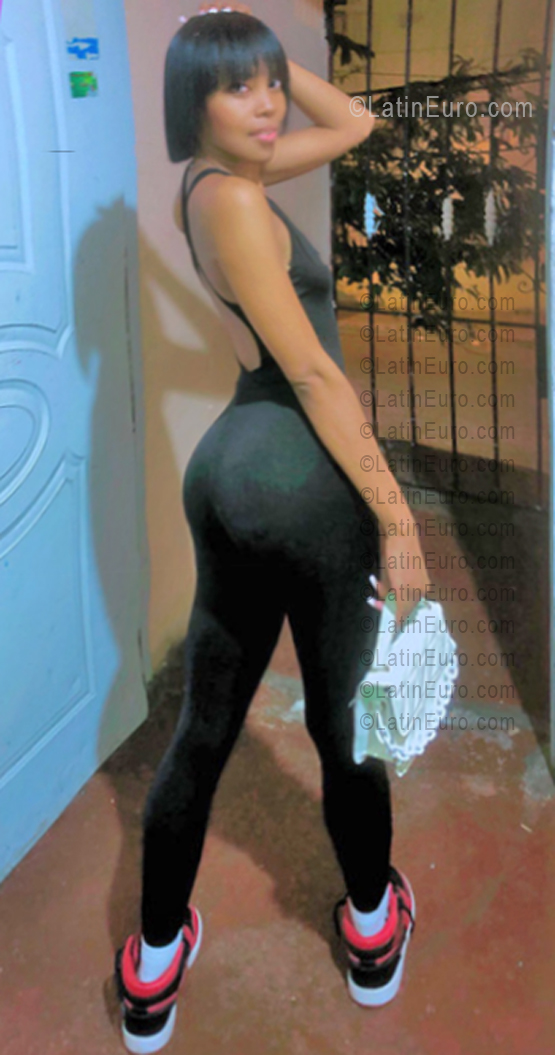 Date this pretty Dominican Republic girl Jhoa from Rep&amp;uacute;blica Dominicana DO56259