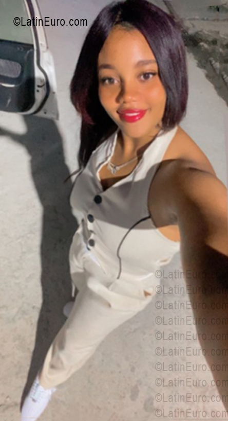 Date this fun Dominican Republic girl Crisnabel from Santo Domingo DO56265
