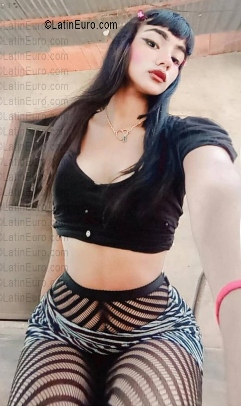Date this voluptuous Venezuela girl Skarlett from La Victoria VE5584