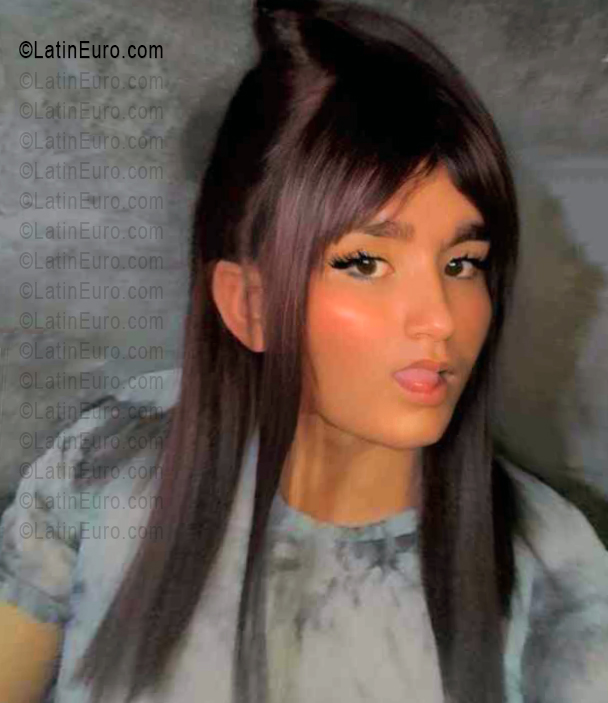 Date this attractive Venezuela girl Ashley from Puerto Cabello VE5606