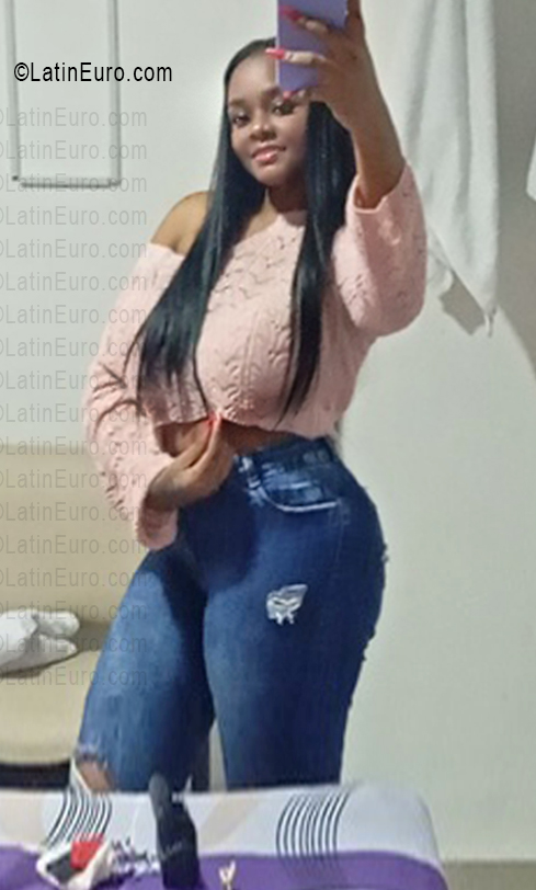 Date this hard body Colombia girl Tatiana from Cali CO33711