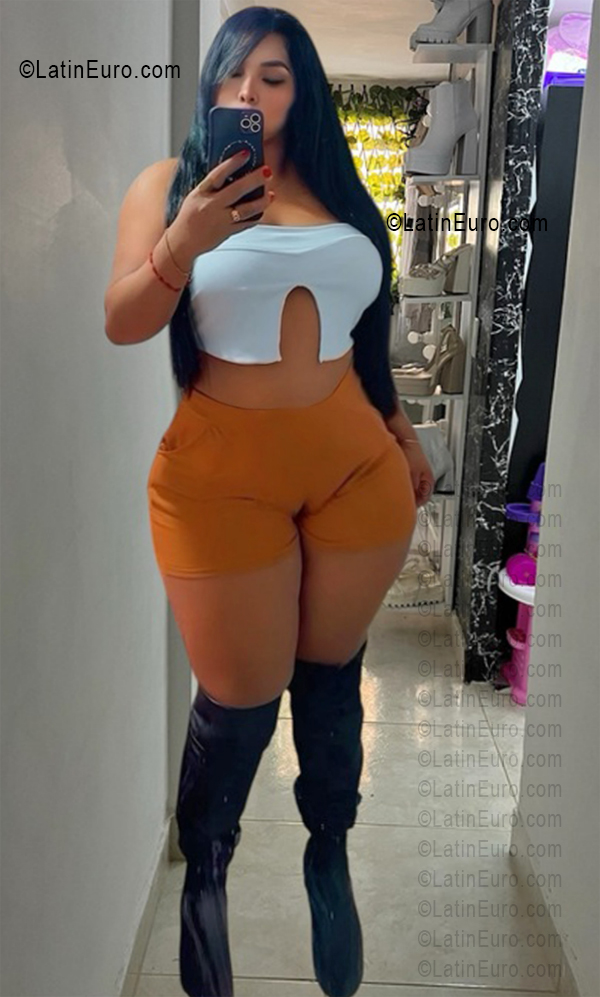 Date this pretty Colombia girl Jhoana from Medellin CO33722
