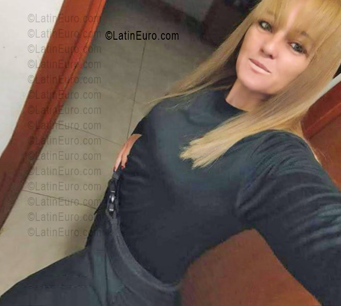Date this sensual Argentina girl Yanel from Magdalena AR1010