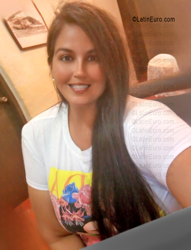 Date this pretty Venezuela girl Mariana from Venezuela VE5647